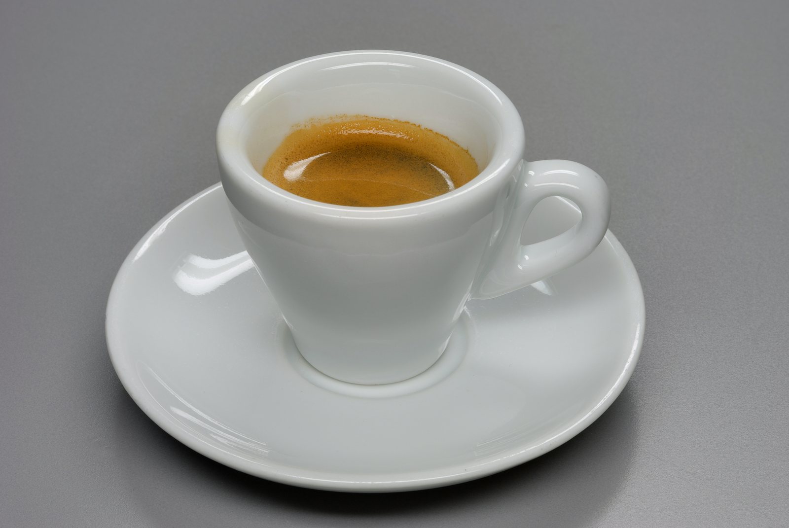 Pha espresso tại nhà với máy nhỏ sao cho ngon